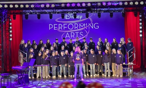Choir performing at Disneyland Paris 